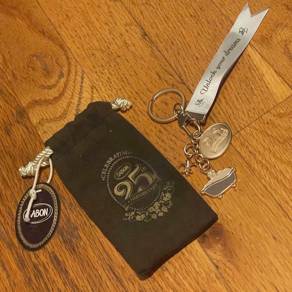 Keychain & Pouch by Sabon - NEW - Picture 2 of 6